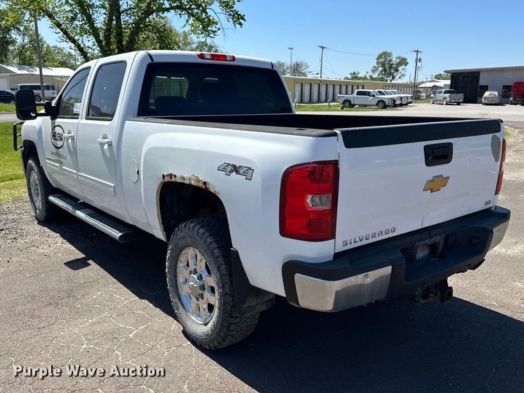 image for item DV0902 2012 Chevrolet Silverado 2500HD Crew Cab pickup truck
