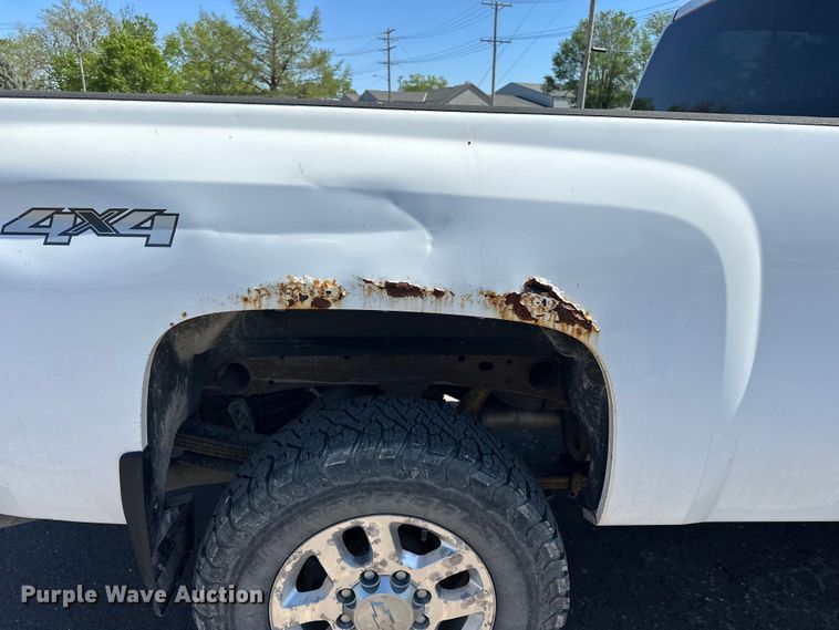 image for item DV0902 2012 Chevrolet Silverado 2500HD Crew Cab pickup truck