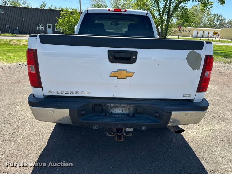 image for item DV0902 2012 Chevrolet Silverado 2500HD Crew Cab pickup truck