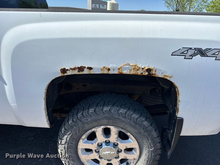 image for item DV0902 2012 Chevrolet Silverado 2500HD Crew Cab pickup truck