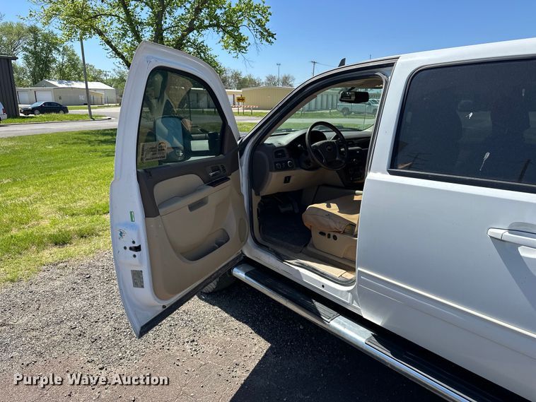 image for item DV0902 2012 Chevrolet Silverado 2500HD Crew Cab pickup truck