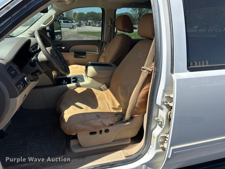 image for item DV0902 2012 Chevrolet Silverado 2500HD Crew Cab pickup truck