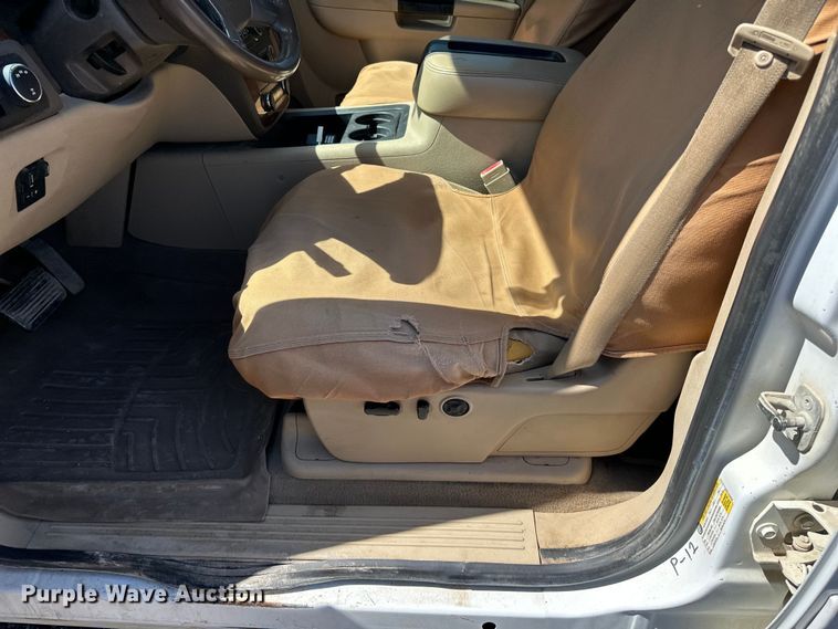 image for item DV0902 2012 Chevrolet Silverado 2500HD Crew Cab pickup truck