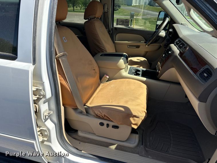 image for item DV0902 2012 Chevrolet Silverado 2500HD Crew Cab pickup truck
