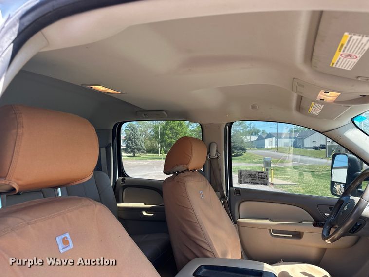 image for item DV0902 2012 Chevrolet Silverado 2500HD Crew Cab pickup truck