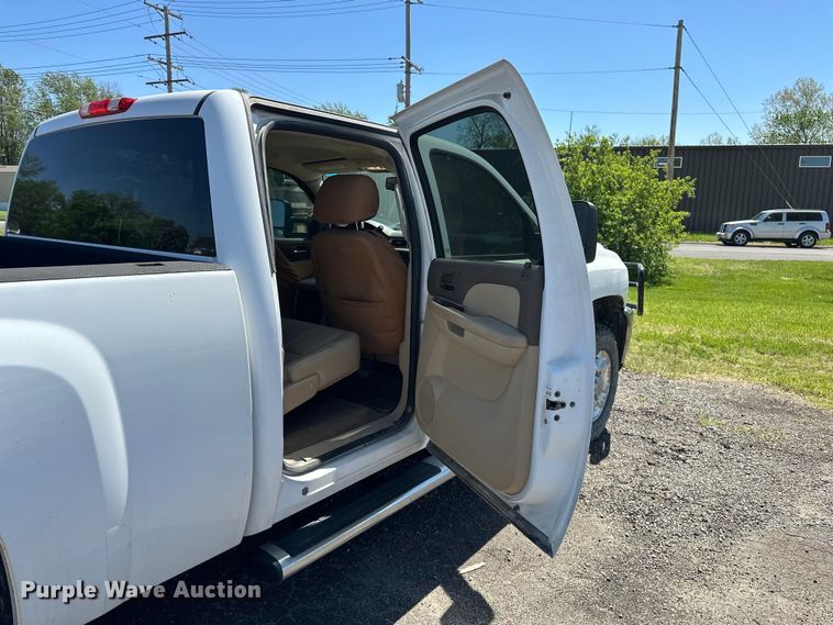 image for item DV0902 2012 Chevrolet Silverado 2500HD Crew Cab pickup truck