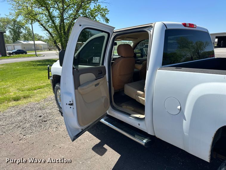 image for item DV0902 2012 Chevrolet Silverado 2500HD Crew Cab pickup truck
