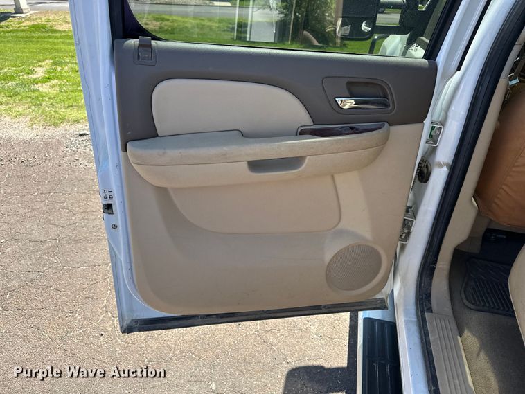 image for item DV0902 2012 Chevrolet Silverado 2500HD Crew Cab pickup truck
