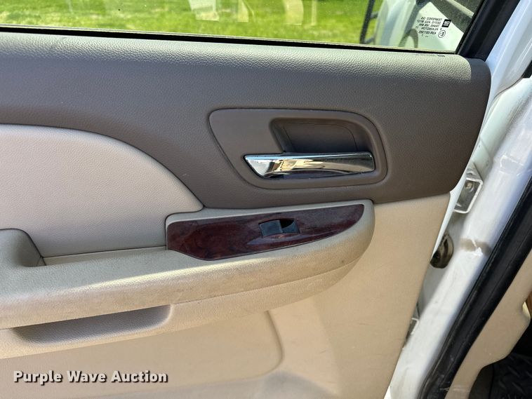 image for item DV0902 2012 Chevrolet Silverado 2500HD Crew Cab pickup truck