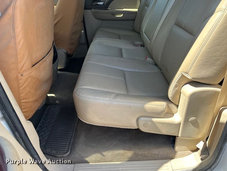 image for item DV0902 2012 Chevrolet Silverado 2500HD Crew Cab pickup truck
