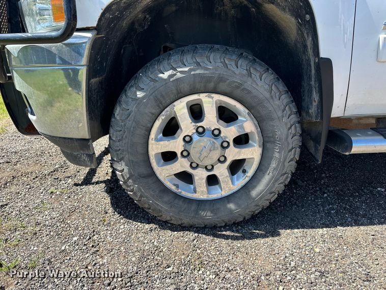 image for item DV0902 2012 Chevrolet Silverado 2500HD Crew Cab pickup truck