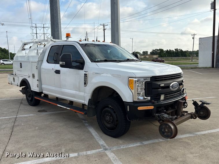 image for item DV8500 2017 Ford F250 Super Duty XL utility bed pickup truck