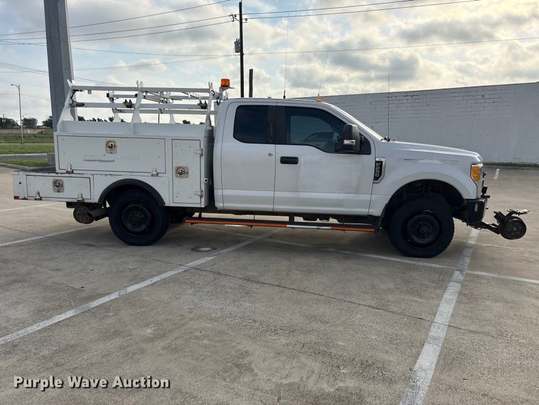 image for item DV8500 2017 Ford F250 Super Duty XL utility bed pickup truck