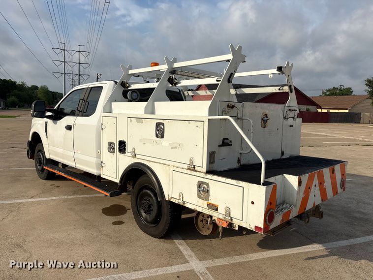 image for item DV8500 2017 Ford F250 Super Duty XL utility bed pickup truck
