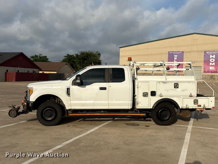 image for item DV8500 2017 Ford F250 Super Duty XL utility bed pickup truck