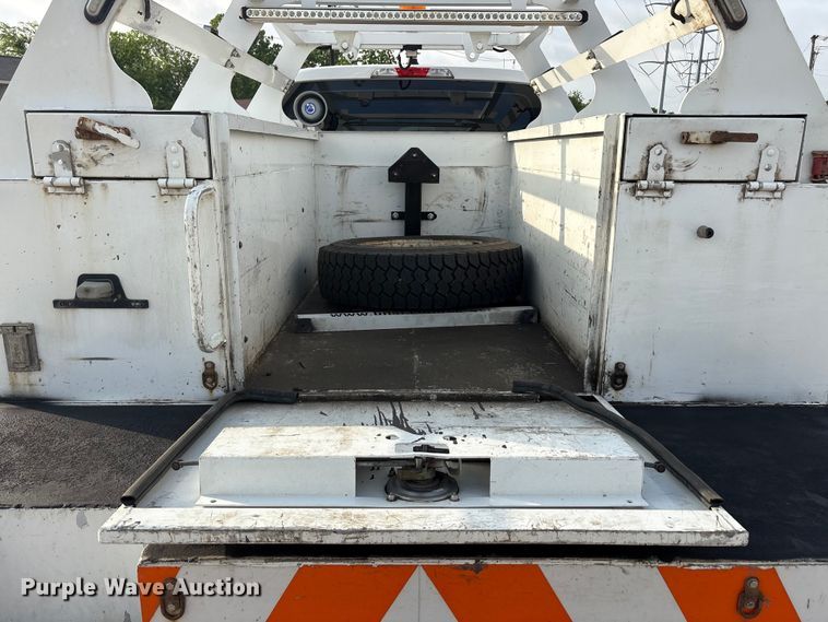 image for item DV8500 2017 Ford F250 Super Duty XL utility bed pickup truck