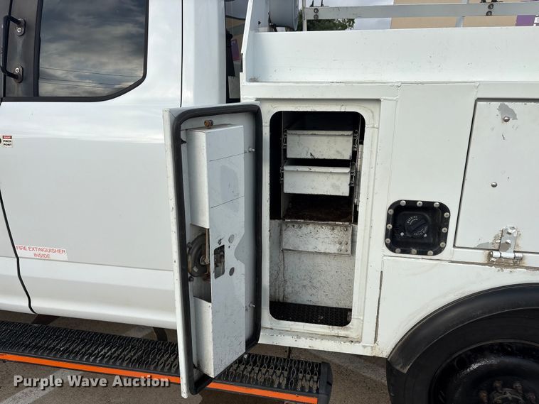 image for item DV8500 2017 Ford F250 Super Duty XL utility bed pickup truck