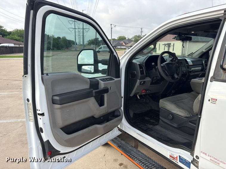 image for item DV8500 2017 Ford F250 Super Duty XL utility bed pickup truck