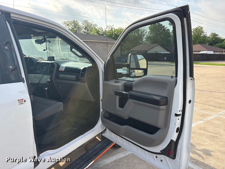 image for item DV8500 2017 Ford F250 Super Duty XL utility bed pickup truck
