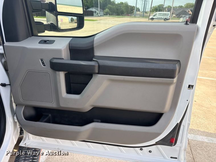 image for item DV8500 2017 Ford F250 Super Duty XL utility bed pickup truck