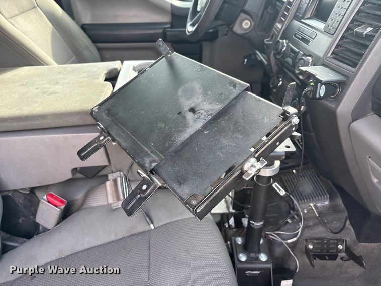 image for item DV8500 2017 Ford F250 Super Duty XL utility bed pickup truck