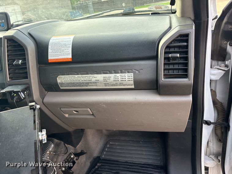 image for item DV8500 2017 Ford F250 Super Duty XL utility bed pickup truck