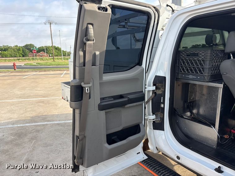 image for item DV8500 2017 Ford F250 Super Duty XL utility bed pickup truck