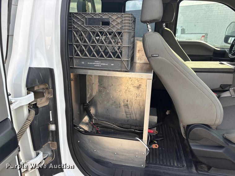 image for item DV8500 2017 Ford F250 Super Duty XL utility bed pickup truck