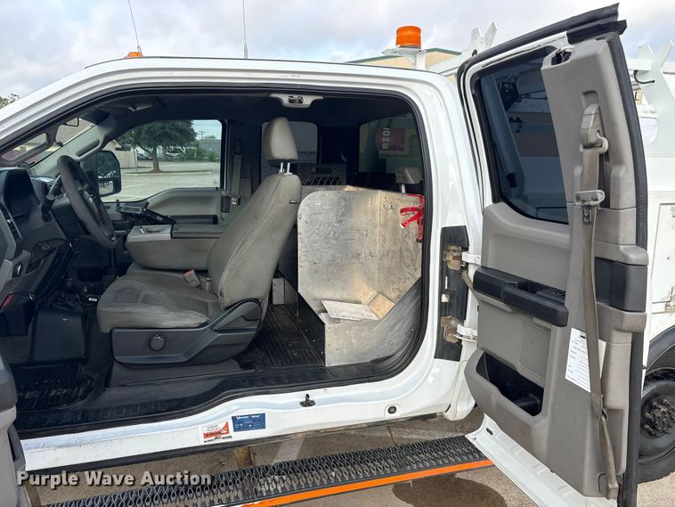 image for item DV8500 2017 Ford F250 Super Duty XL utility bed pickup truck