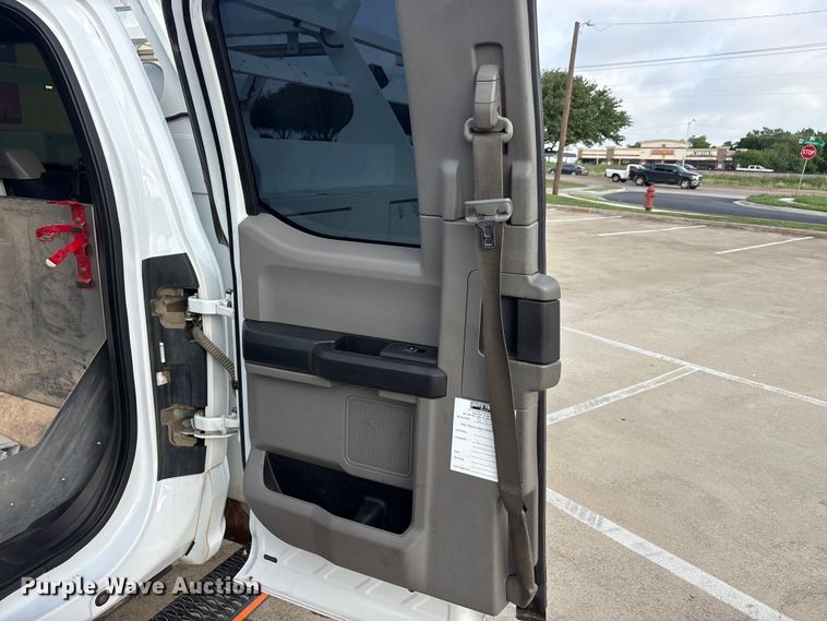 image for item DV8500 2017 Ford F250 Super Duty XL utility bed pickup truck