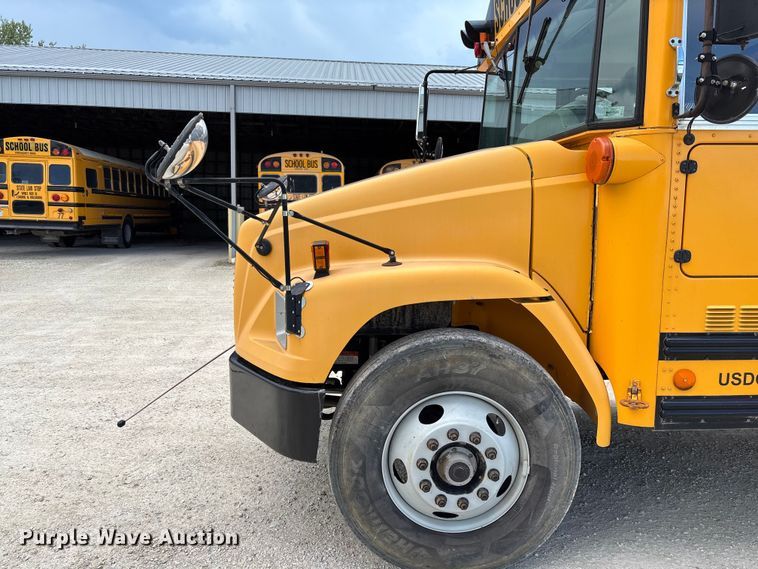 image for item DW3440 2005 Thomas school bus