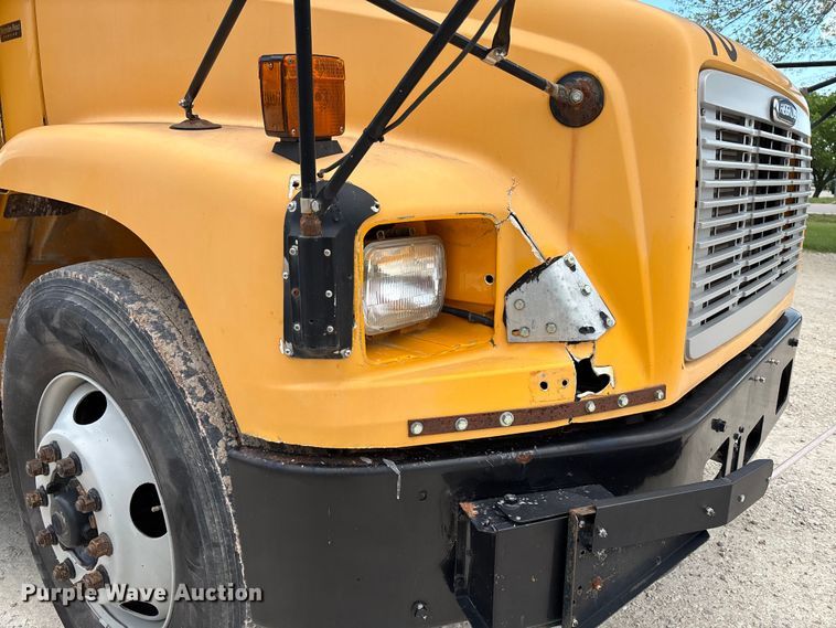 image for item DW3440 2005 Thomas school bus