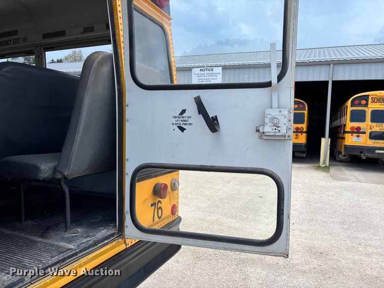 image for item DW3440 2005 Thomas school bus