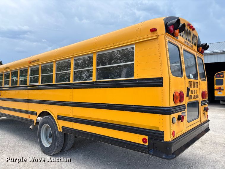 image for item DW3440 2005 Thomas school bus