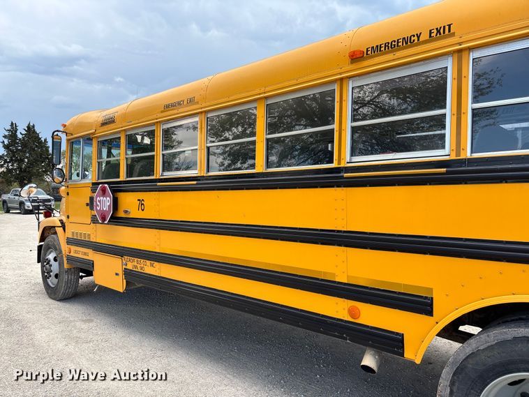 image for item DW3440 2005 Thomas school bus