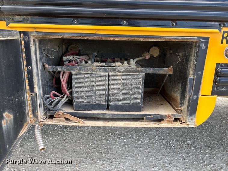 image for item DW3440 2005 Thomas school bus