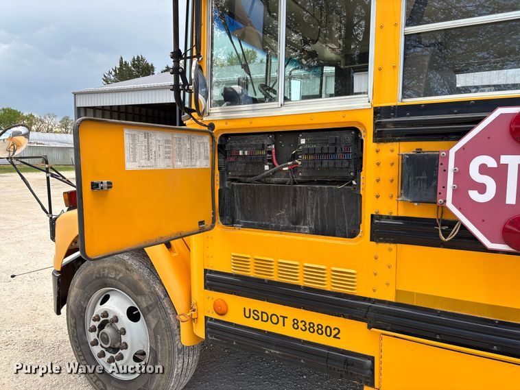 image for item DW3440 2005 Thomas school bus