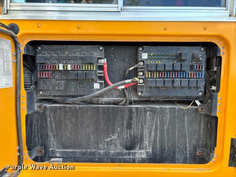 image for item DW3440 2005 Thomas school bus