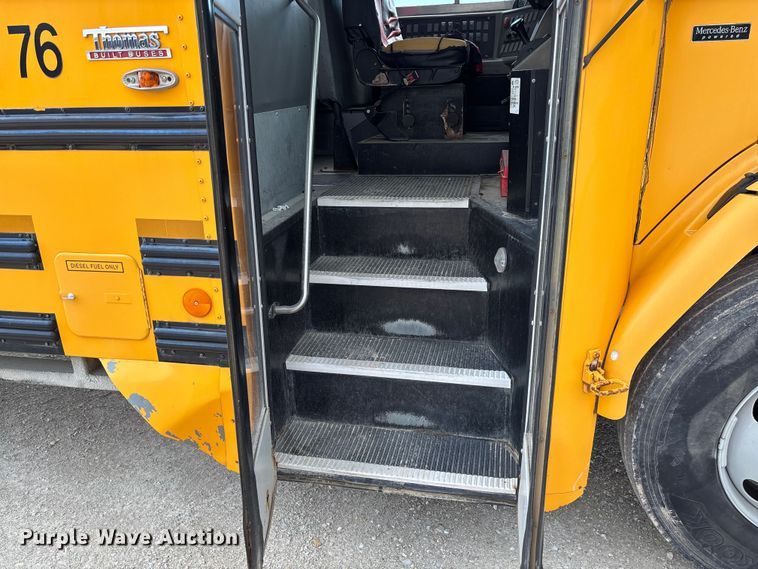 image for item DW3440 2005 Thomas school bus