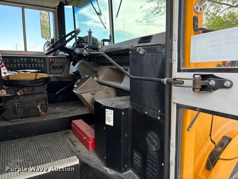 image for item DW3440 2005 Thomas school bus