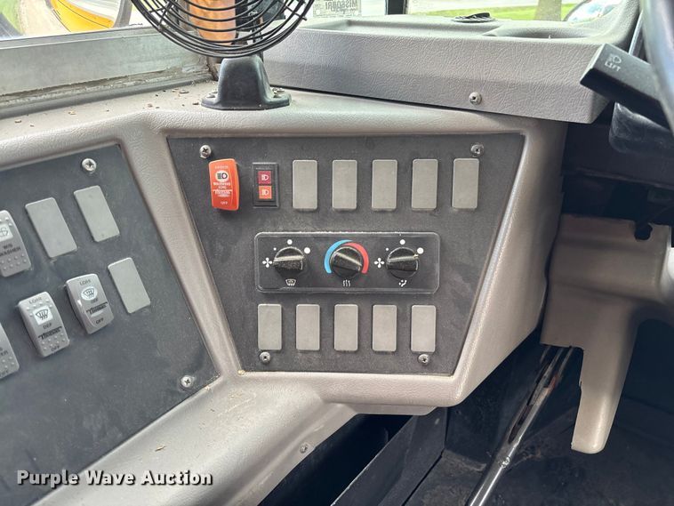 image for item DW3440 2005 Thomas school bus