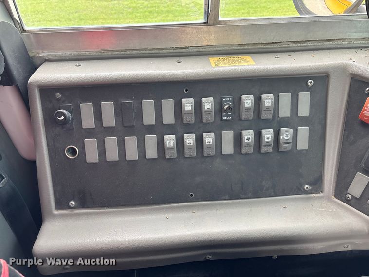 image for item DW3440 2005 Thomas school bus