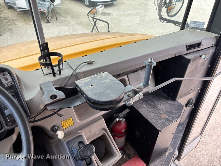 image for item DW3440 2005 Thomas school bus