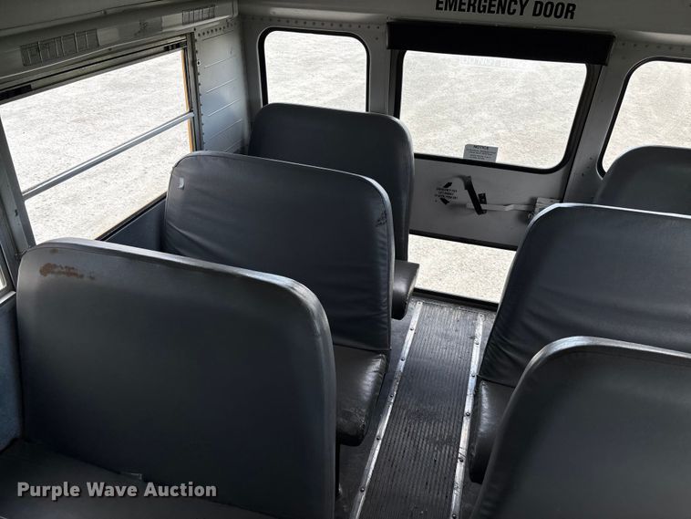 image for item DW3440 2005 Thomas school bus