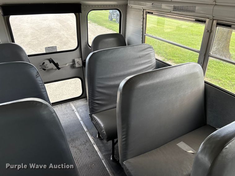 image for item DW3440 2005 Thomas school bus