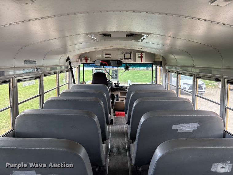 image for item DW3440 2005 Thomas school bus