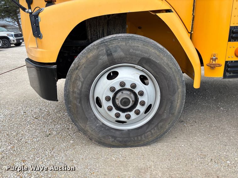 image for item DW3440 2005 Thomas school bus