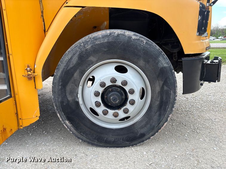 image for item DW3440 2005 Thomas school bus