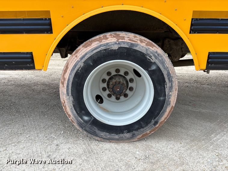 image for item DW3440 2005 Thomas school bus