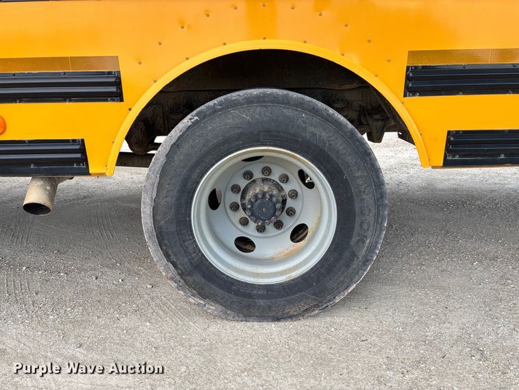 image for item DW3440 2005 Thomas school bus